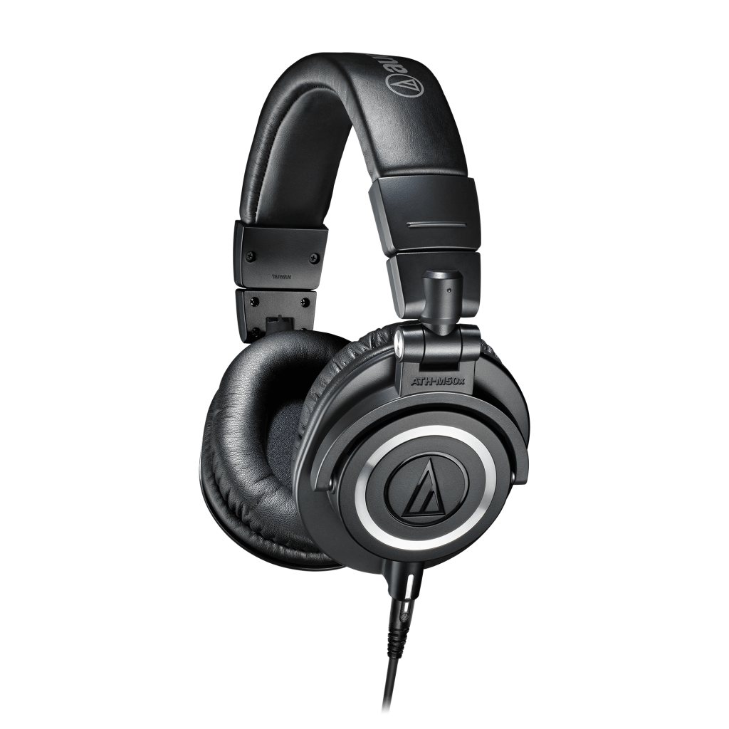 Tai nghe Audio-Technica ATH-M50x màu đen nhìn chéo