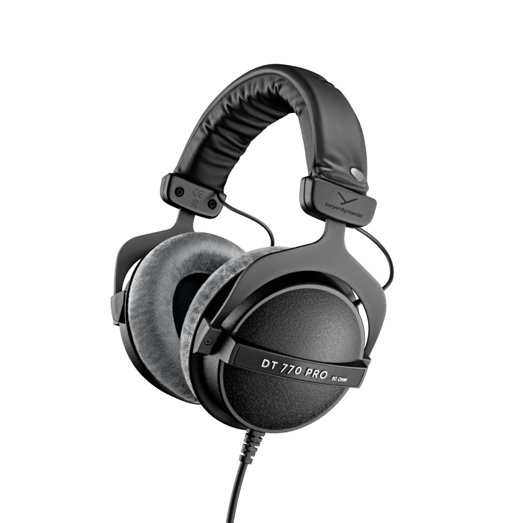 Tai nghe Beyerdynamic DT 770 Pro 80 Ohm màu xám đen nhìn chéo, đệm tai nhung