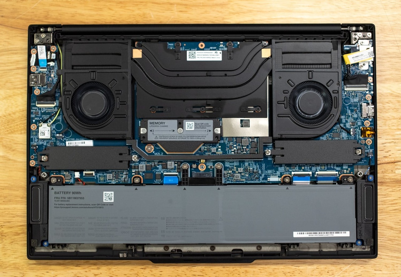 Nội thất Lenovo ThinkPad P1 – Tản nhiệt buồng hơi, RAM CAMM2 128GB và 2 khe SSD 8TB Nội thất ThinkPad P1 Gen 7 Gen 8 RAM CAMM2 128GB 2 khe SSD 8TB và tản nhiệt buồng hơi