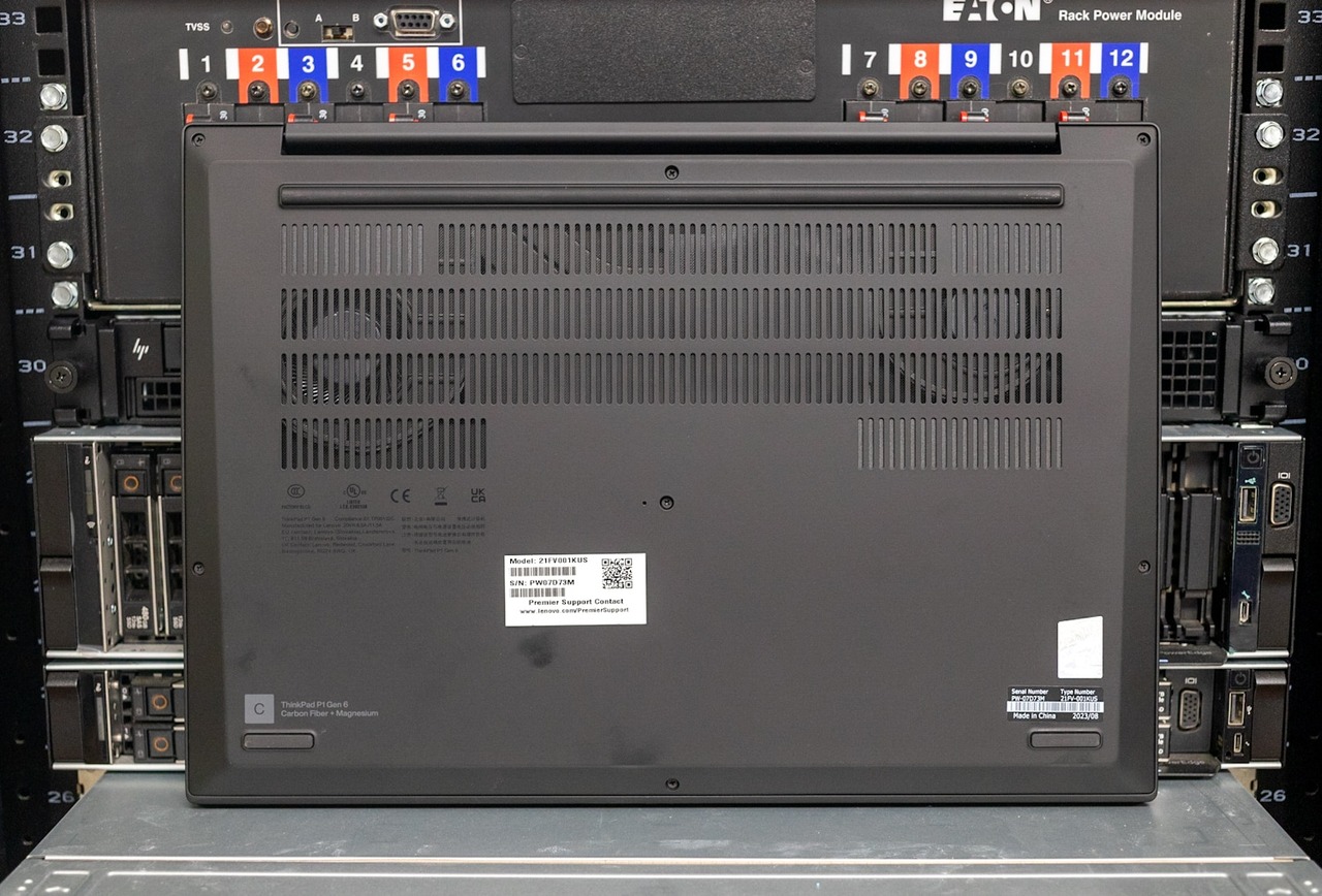 Lenovo ThinkPad P1 – Khung vỏ hợp kim Magnesium phủ sợi Carbon nhẹ 1,8 kg Lenovo ThinkPad P1 khung vỏ hợp kim Magnesium phủ sợi Carbon nhẹ 1.8kg vượt trội MacBook Pro XPS ZBook