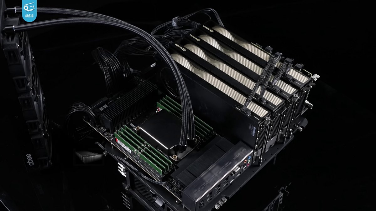 Bốn card đồ họa NVIDIA RTX 6000 Ada gắn trên một hệ thống máy trạm