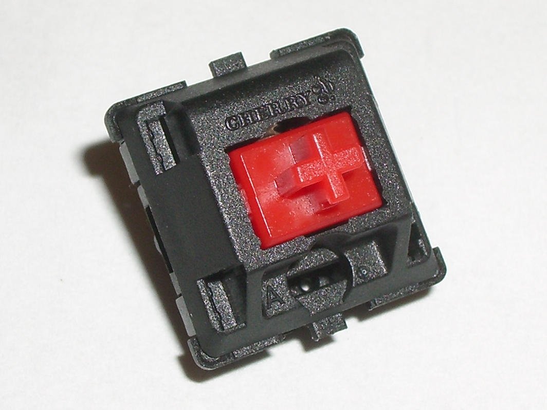 Switch Cherry MX Red trục đỏ chụp cận cảnh trên nền trắng