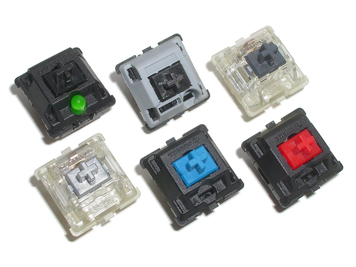 Nhiều switch Cherry MX với các màu trục khác nhau xếp cạnh nhau