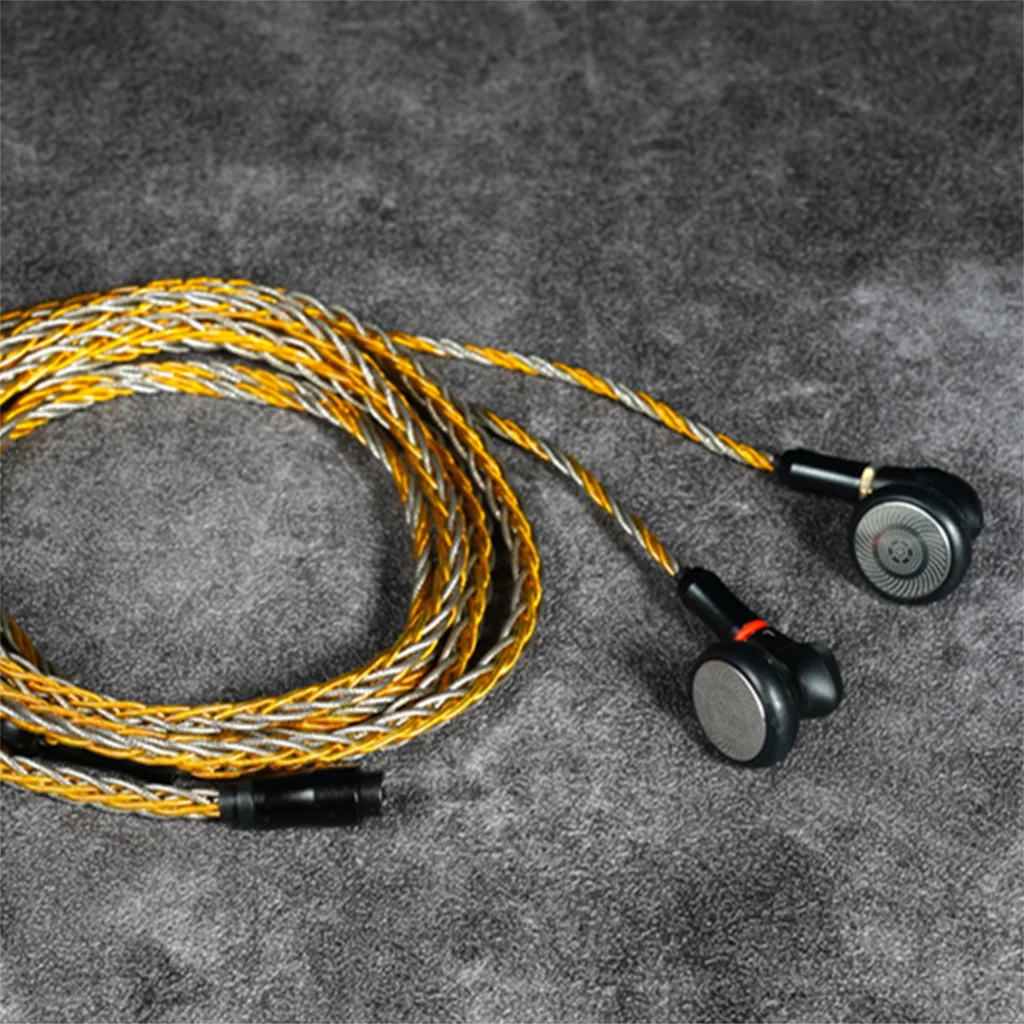 Sợi dây zin tết vàng bạc của Yincrow RW-4000 nối với hai bên tai nghe